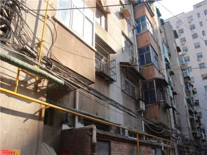 永红巷6号院3室1厅东西