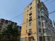 九三路新玛特后身 中间楼层 南北朝向精装保持干净