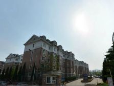 三室二厅,南北通透,装修三年保持好,拎包入住。