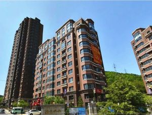 封闭小区三室采光足精装楼层好交通方便南北通透