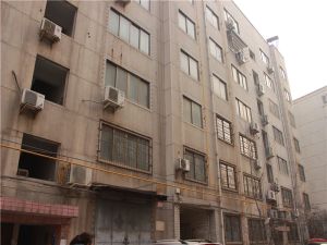 火车站附近五楼非顶楼,满五不唯一,拎包入住