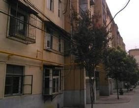 春都路33号院3室1厅1卫南北朝向700.00元/月出租
