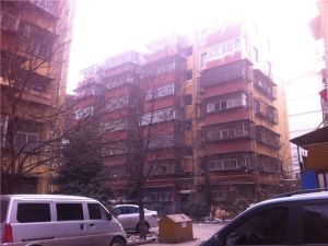 青年宫地铁口出行方便购物方便中间楼层