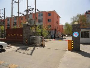 房本在手 南门外片区 看房方便 简单装修 中间楼层.