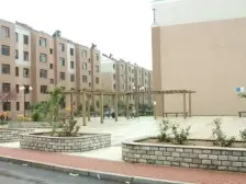 小区封闭式小区,园区的绿化也是不错的,楼间距适中