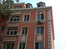 恒隆广场旁闹中取静大4室 2楼 厨卫够大 南阳台落地窗