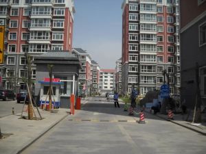 电梯大四居 南北通透 通风采光视野好 小区配套齐全