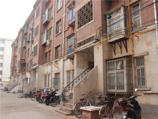 公交公司家属院1室1厅1卫南朝向900.00元/月出租