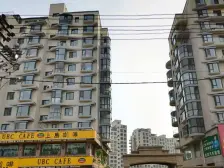 此房户型方正,近公园,近医院,交通便利、配套齐全。