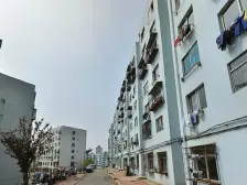 金湖里两室,电梯楼,楼层好,价格便宜,诚意出售。