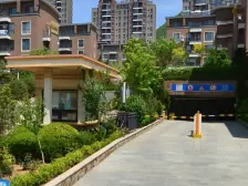 大黑山脚下 达赫山庄 上下两层 一楼的 诚心卖房