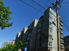 清泉小区四楼采光好 户型方正 实木装修保持好