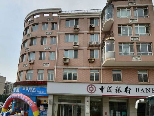 富华山庄4室2厅1卫南北朝向3800.00元/月出租