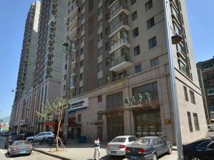 金州主城区,下楼就是人工湖,采光好,拎包入住。