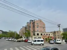 小区中间位置 中间楼层 三室大客厅 适合改善客户