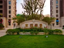 双气小区,居住舒适,出现方便,配套齐全。