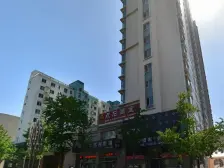 雍华阁小区,位置好人流量大适合眼镜店,药房。