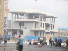 地铁口 联排别墅 五室三厅 边户有院子 集中供暖