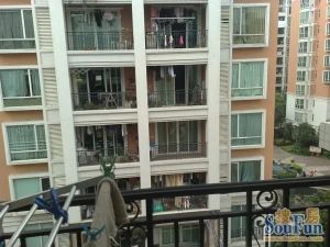 近良市场电梯两房,带一个约五十方的小平台,东南向