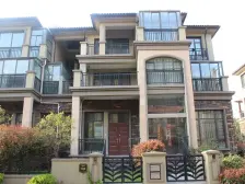 此房户型方正,视野开阔,采光充足,交通便利