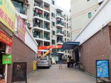 嘉年华花园学生公寓 3室0厅 西南