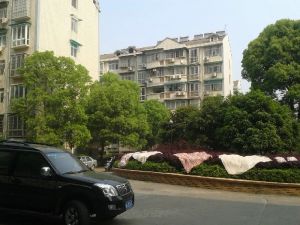 德思勤七号线地铁居家精装四房,业主诚心出售,价格低