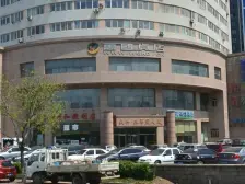 轻轨站前,一室户型,近万达,精装修