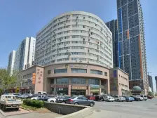 轻轨站前,一室户型,近万达,精装修