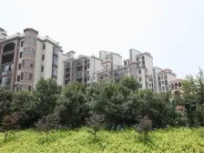 小区内环境优美,景色宜人,人车分流
