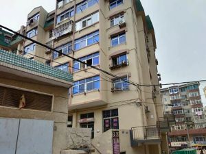 好益家后身的长春街,新装修没住过,登峰55