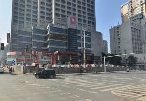 五一商圈 南湖路正地铁口 交通便利 租金稳定
