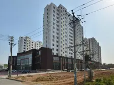 房主诚心出售,看房子方便,一楼适合做生意。