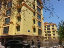 伯爵山庄电梯洋房,耳朵行户型,带车位储藏室两卫格局