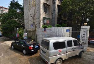 浏阳河旁低楼层三房朝南生活成本低诚心出售