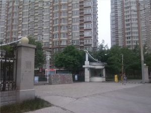 高层次人才小区两梯两户四室仨公园地铁口