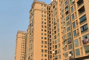 正地铁口,小三房,看中可谈装修保养很新