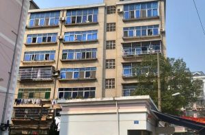 伍家岭商圈花园小区有小区环境大三室诚心出售