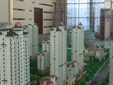 室内的装修现代化,有个阳光房,大三室