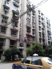 ZX医院旁卫健委宿舍低楼层楼下有杂物间