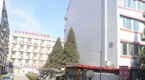 军博新上,央视98年小板楼,四层南北通透有厅两居,明厨明卫