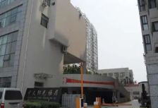 体育馆旁电梯房精装三房采光好诚心出售