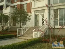 鲁信蟠龙山花园 6室3厅 南 北