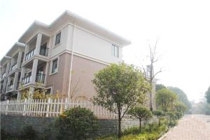 湘江新区,麓谷轻轨口金地亚大三居,业主诚心出售