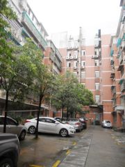 观沙岭正地铁口银杉路旁交通方便