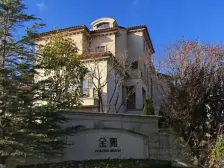 房子采光好,小区环境好,小区近海,过马路就是海边