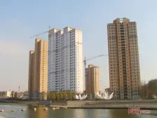 南北两室精装修,小区位置好,能看见后边广场