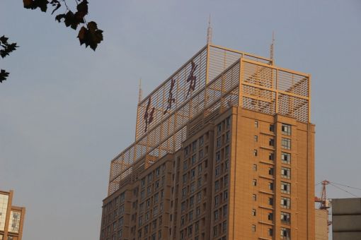 中迈红东方广场3室2厅2卫南朝向1800.00元/月出租
