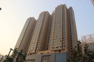 小高层,园区靠中间位置、中低楼层,双气,毛坯房