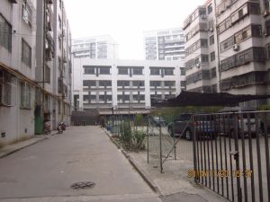 32.8万买多层标准三室,空间大,位置好,生活费用低