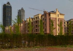 三八里新区。两室一厅一厨一卫。婚房装修